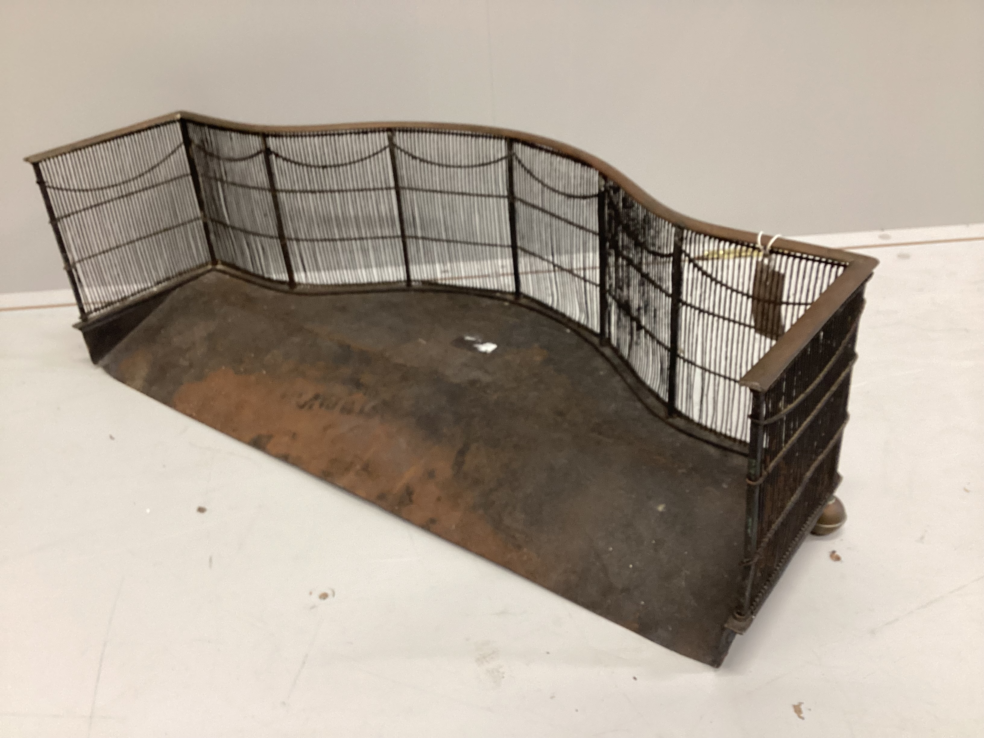 A George III bowfront brass mounted wirework fender, width 88cm, depth 35cm, height 26cm